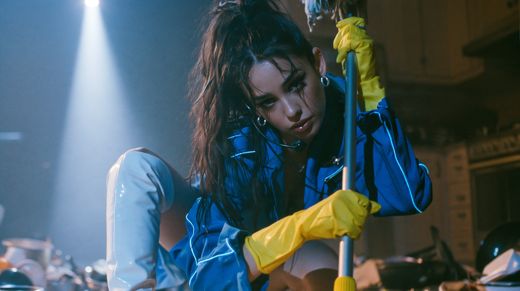 Her kitchen: washing dishes like it's a concert